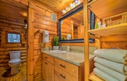 Others 2 Cozy Truckee Cabin w/ Sauna: 11 Mi to Sugar Bowl!