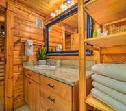 Others 2 Cozy Truckee Cabin w/ Sauna: 11 Mi to Sugar Bowl!