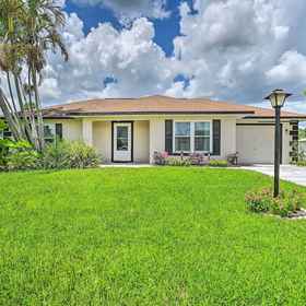 Primary image1Waterfront Lake Placid Escape w/ Dock & Lanai,莱克普莱西德塔飯店