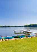 Imej utama Interlochen Lakehouse w/ Deck, Fire Pit, & Dock!