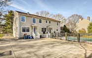 อื่นๆ 4 Charming Seekonk Home w/ Pool Access!