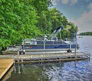 Lain-lain 5 Newly Constructed Red Cedar Lake Narrow Lodge!