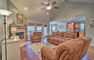 อื่นๆ 4 Cozy Home With Patio & Yard, 3 Mi to Lake Travis!