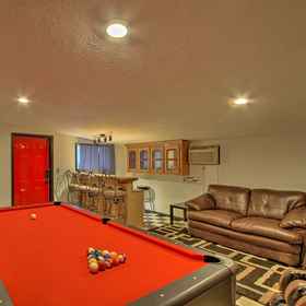 Interior1帕克伍德度假屋附遊戲室、烤架和露台,刘易斯县飯店