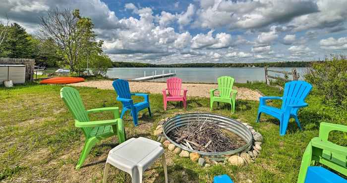 อื่นๆ Kalkaska Home on Bear Lake w/ Boat Dock + Views!