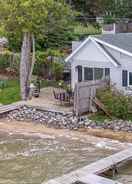 Imej utama Charming Nautical Cottage on Little Traverse Lake!