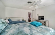 Others 5 Cozy Vero Beach Getaway: Sauna, Beach Access!