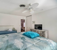 Others 5 Cozy Vero Beach Getaway: Sauna, Beach Access!