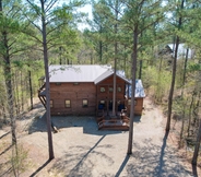 Others 4 Expansive Luxury Cabin: Game Room, Fire Pit, Deck!
