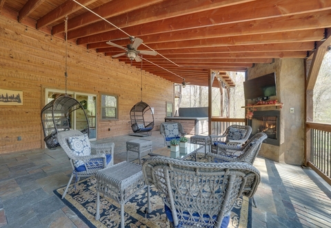 Others Expansive Luxury Cabin: Game Room, Fire Pit, Deck!