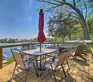 Others 7 Serene Lakefront Escape: Boat Dock & Grill!