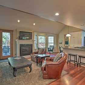 ภาพหลัก 1 Family Getaway w/ Hot Tub < 2 Mi to Dtwn Bend, Hotel Les Schwab Amphitheater