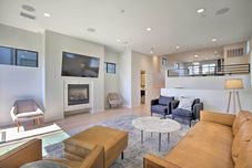 Lain-lain Chic San Diego Abode Rooftop Balcony + Bay Views!