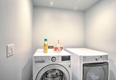 Lain-lain 2 Chic San Diego Abode Rooftop Balcony + Bay Views!