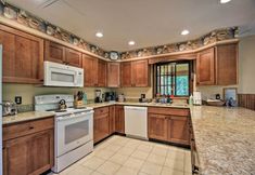 其他 5 Lake Placid Chalet: Deck & Forest Views!