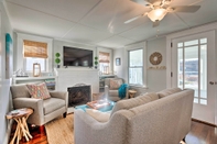 อื่นๆ Cozy Coastal Cottage ~5 Mi to Narragansett Beach!