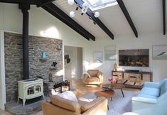 其他 6 Modern Hideaway w/ Deck + State Forest Access