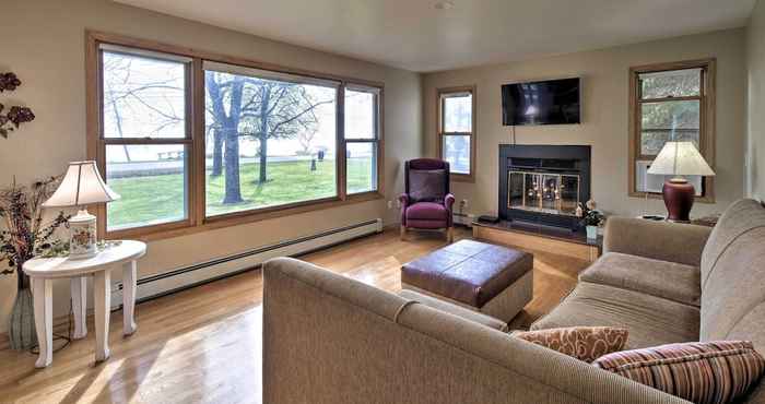 Lain-lain Charming Neenah House w/ Porch on Lake Winnebago!