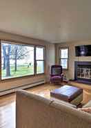 Imej utama Charming Neenah House w/ Porch on Lake Winnebago!