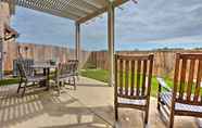 Lain-lain 2 College Station Townhouse w/ Patio & Pool Access!