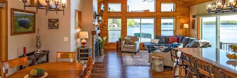 อื่นๆ Spacious Lakeside Family Home on Big Bearskin Lake