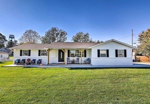 อื่นๆ Warm + Cozy Buckeye Lake Home: Yard + Patios!