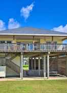 Imej utama Beachfront Galveston Getaway w/ Deck & Views!