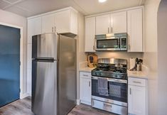 Lainnya 5 Cozy Elk Grove Home in the Heart of Old Town!