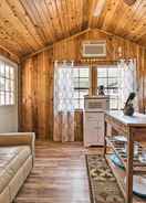 Imej utama Couples Cabin w/ Luxury Deck, 1 Mi to Canyon Lake!