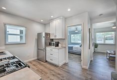 Others 6 Stylish San Diego Apartment w/ Smart TV!