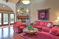 Lain-lain Rustic Fayetteville Townhome W/fireplace & 3 Decks