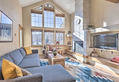 Others Main St Condo w/ Balcony: 7 Mi to Copper Mtn!