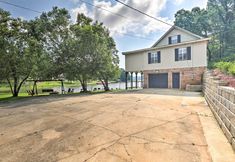 Others 2 Waterfront Lay Lake Retreat w/ Dock & 3 Piers!