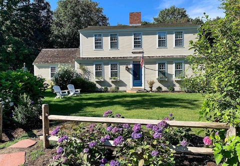 Lain-lain Upscale Orleans Home w/ Deck, 1 Mi to Nauset Beach