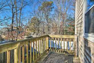 Others 4 Spacious East Falmouth House - Walk to Great Pond!