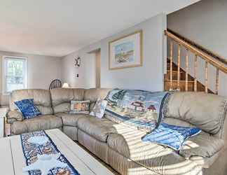 Khác 2 Spacious East Falmouth House - Walk to Great Pond!