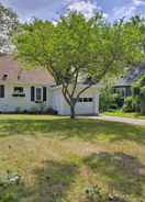 Imej utama Cozy Plymouth Cottage w/ Medicine Lake View!