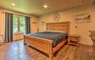 Others 4 Butler Cabin on 19 Acres w/ Hot Tub & Fire Pit!