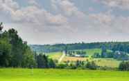 Lainnya 7 Hardwick Family Home on Vast Snowmobile Trail