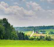 Lainnya 7 Hardwick Family Home on Vast Snowmobile Trail