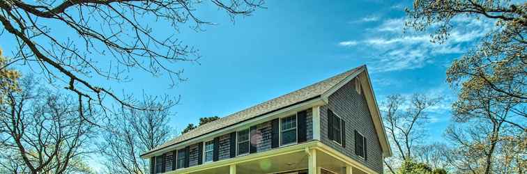 Others Traditional Martha's Vineyard Home w/ Porch & Yard