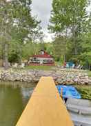 Imej utama Summer Lakefront Escape w/ Kayaks & Dock!