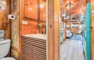 Khác 5 Charming Tiny Home w/ Private Hot Tub!