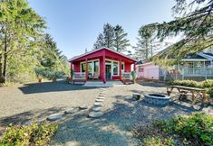 Others 2 Ocean Shores Retreat w/ Porch & Canal Views!