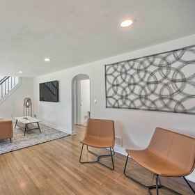 Primary image1藝術風格的上州度假屋 - 附大私人庭院!,尤蒂卡大学飯店