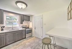 其他 7 Artsy Upstate Getaway w/ Huge Private Yard!