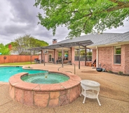 Others 5 Granbury Abode w/ Pool & Grill ~ 3 Miles to Lake!