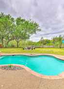 ภาพหลัก Granbury Abode w/ Pool & Grill ~ 3 Miles to Lake!