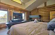 Lain-lain 2 Luxury Log Black Hawk Retreat w/ Private Hot Tub!