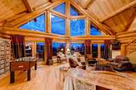 Others Luxury Log Black Hawk Retreat w/ Private Hot Tub!